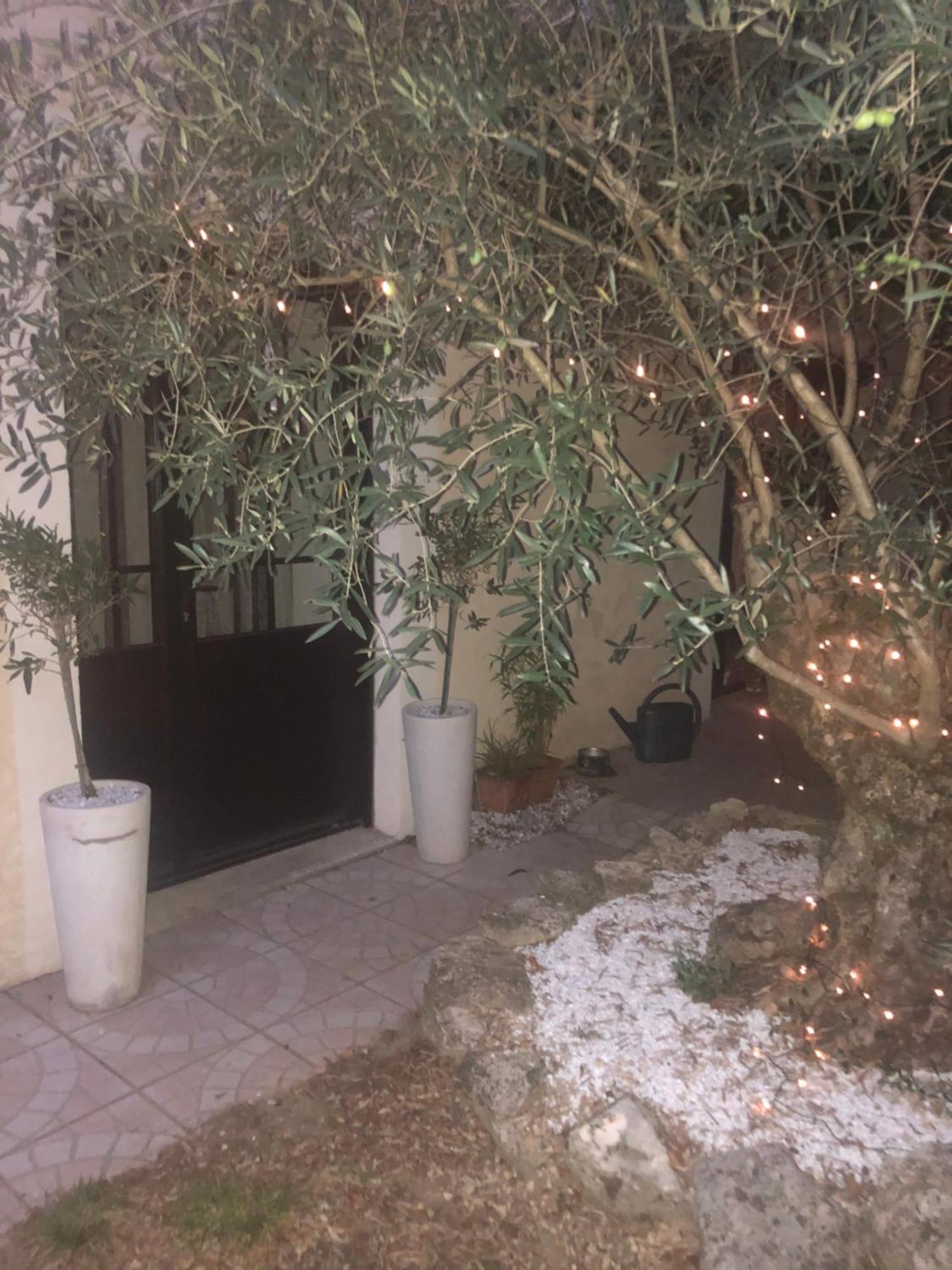 Une Ferme En Ville Bron Exterior foto